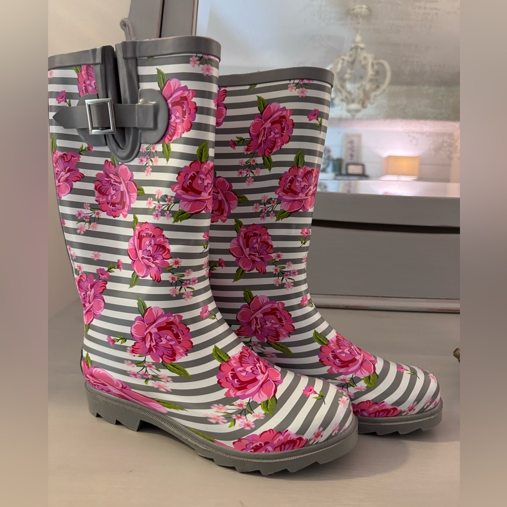 Magellan Rain Boots size 7. Floral